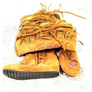Moccasin fringe boots